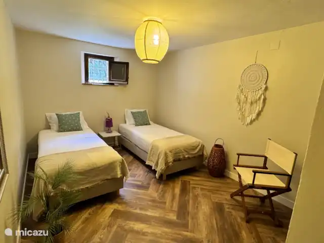 Gezellige kamer in het souterrain.
